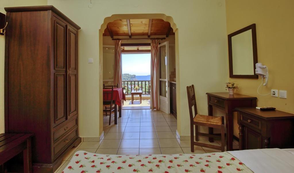 Ferienwohnung Pansion Nikos Patitírion Exterior foto